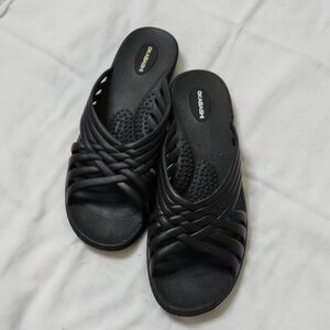 Okabashi Black Woven Slip-On Sandals